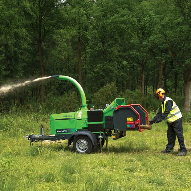 Biotrituradora Greenmech Arborist 150 con tolva de gran capacidad para triturar ramas voluminosas