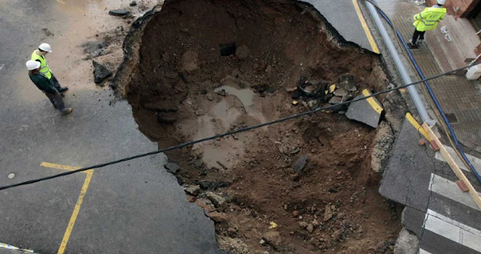 En la reparación del socavón de Barcelona - Imagen destacada