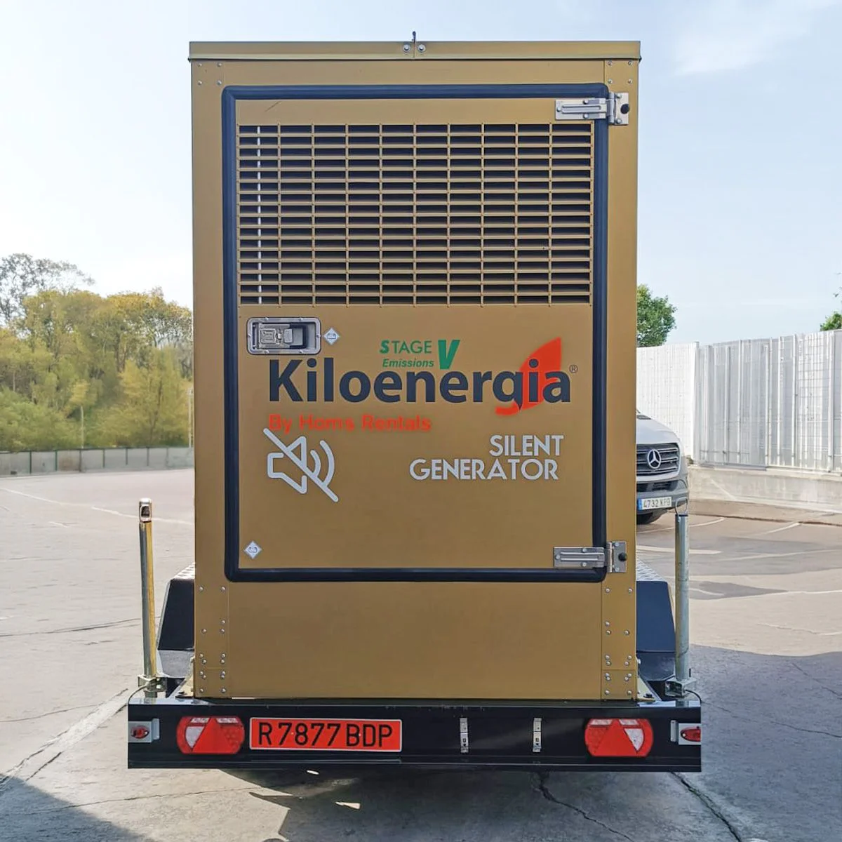 Grupo electrógeno Twin 2x60 kVA montado sobre remolque para alquiler en eventos y aplicaciones industriales.